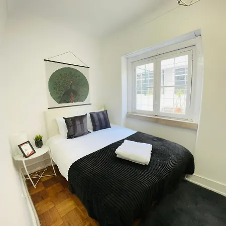 Hostel Rooms, Location For Tourists Lisbon